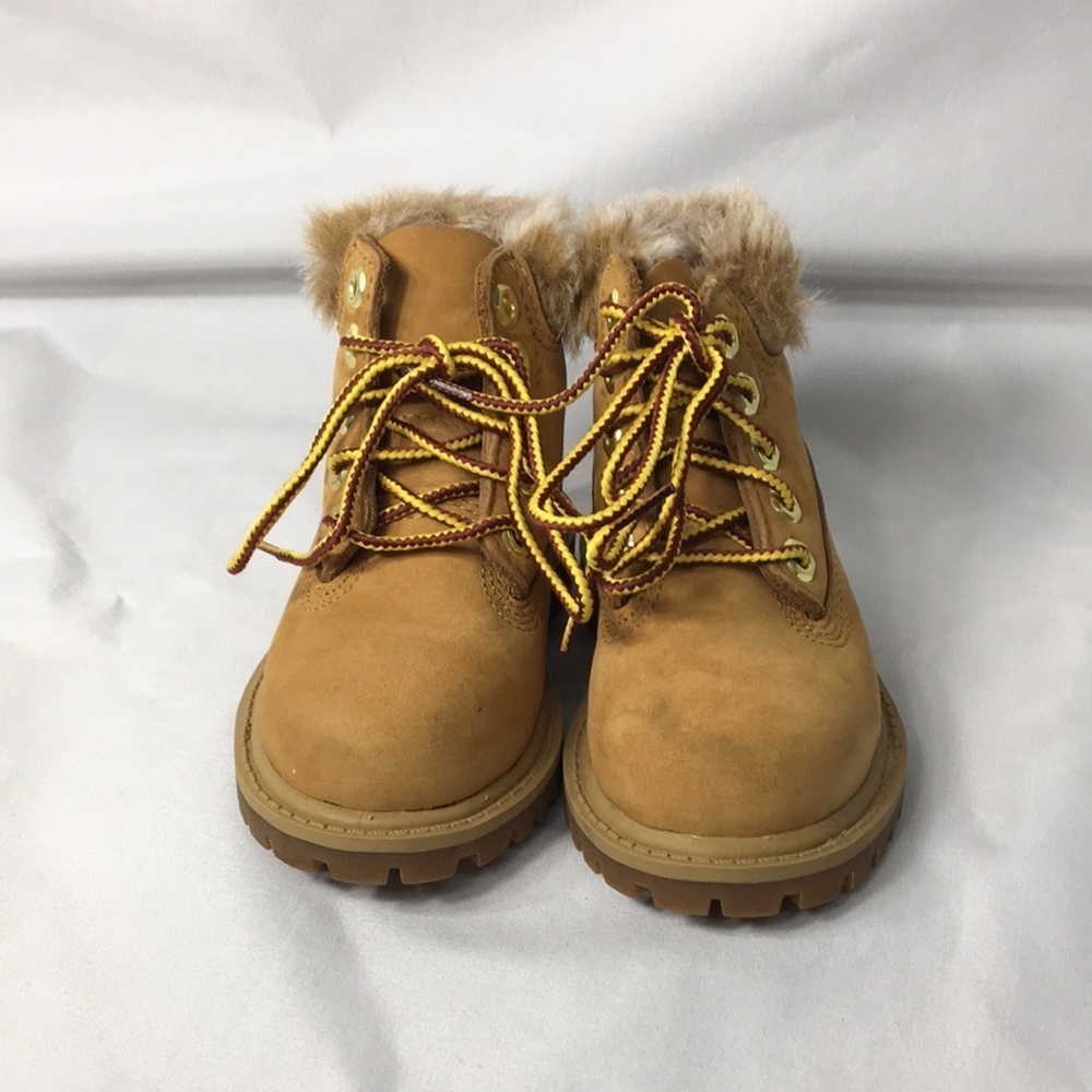 Timberland Boys Waterproof Hiking boot Size 6 Like-NEW Condition - Picture 2 of 8